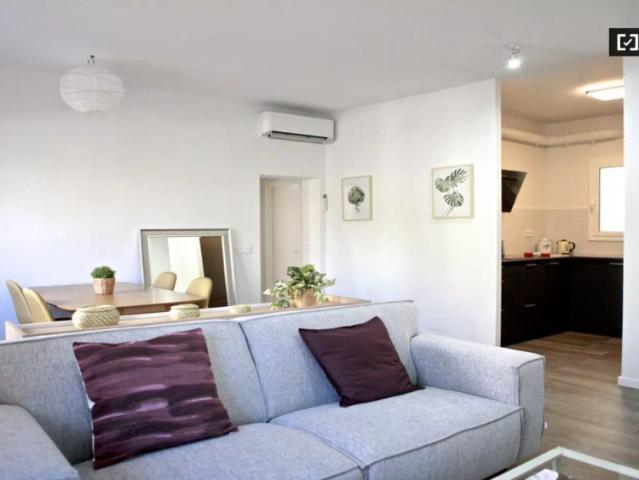 2 bedroom apartment for rent in El Poblenou, professionals only