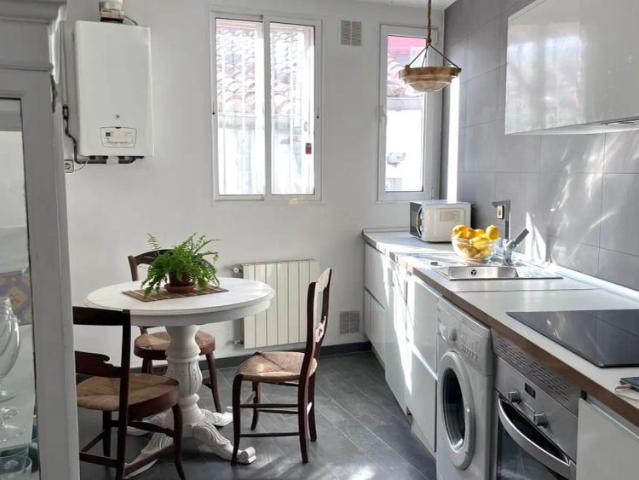 2 bedroom apartment for rent in Embajadores, bills included