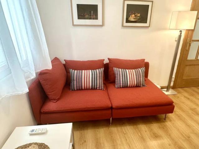 2 bedroom apartment for rent in Embajadores, bills included