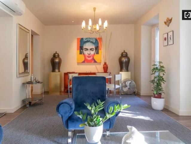 2 bedroom apartment for rent in Embajadores, perfect for professionals