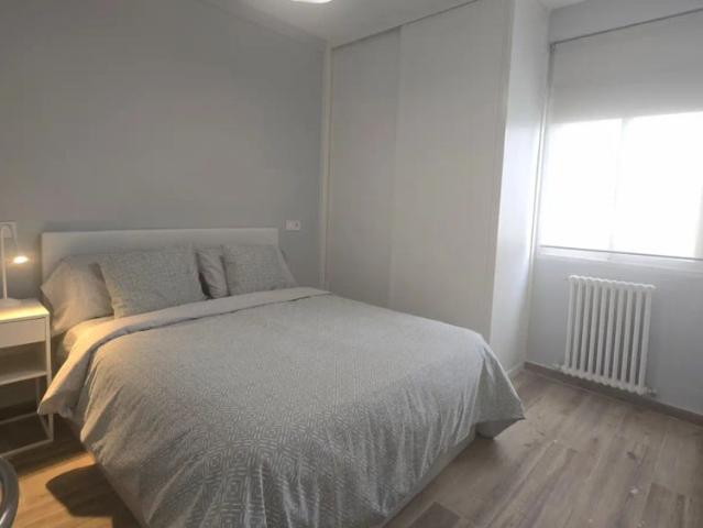2 bedroom apartment for rent in Fuente del Berro, Madrid, perfect for couples