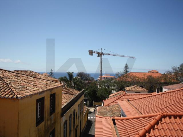 2 bedroom apartment for rent in Funchal São Pedro €1,5000