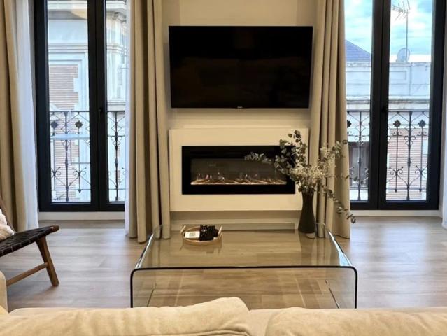 2 bedroom apartment for rent in La Latina, all bills included, professionals or postgraduate students only