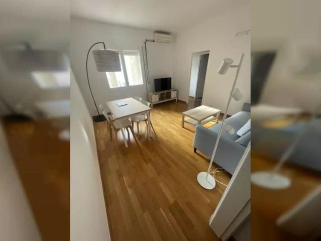 2 bedroom apartment for rent in La Sagrada Família, bills included