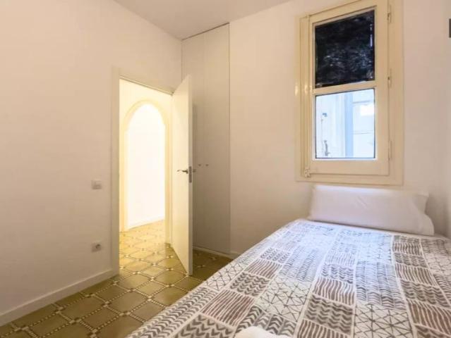 2 bedroom apartment for rent in La Sagrada Familia, bills included