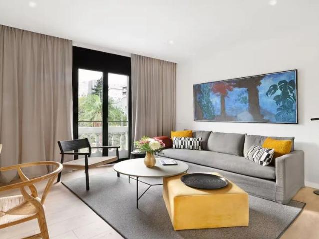 2 bedroom apartment for rent in La Salut, Gràcia, couples allowed