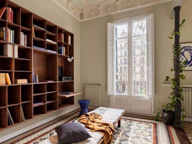 2 bedroom apartment for rent in l'Antiga Esquerra de l'Eixample, perfect for professionals
