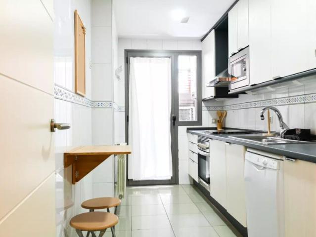 2 bedroom apartment for rent in Legazpi, all bills included