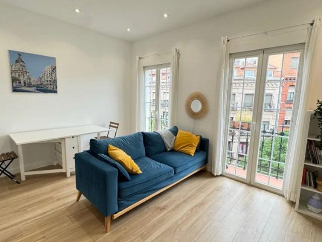 2 bedroom apartment for rent in Pacífico, Madrid