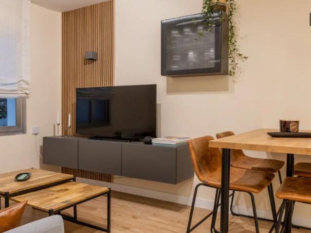 2 bedroom apartment for rent in Pacífico, Madrid