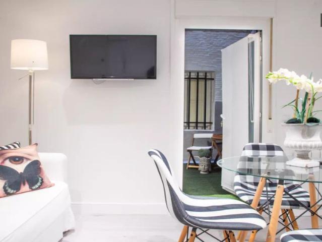2 bedroom apartment for rent in Prosperidad, smoking allowed