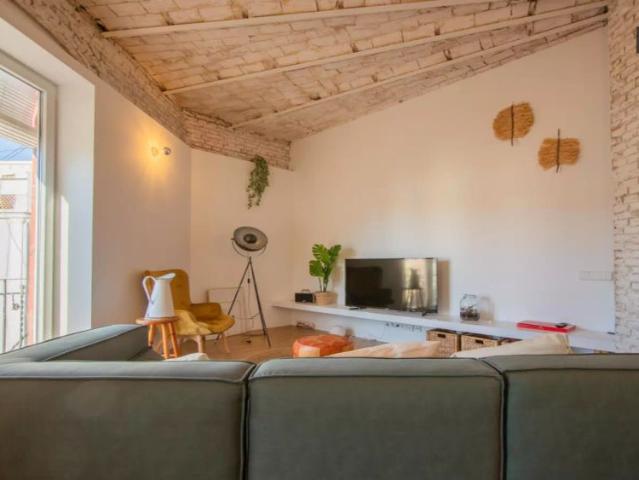 2 bedroom apartment for rent in Russafa, workers and postgraduates only