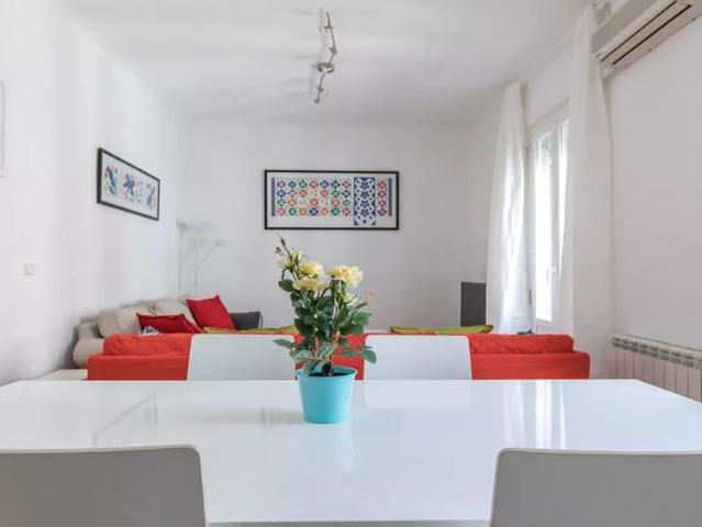 2 bedroom apartment for rent in Ríos Rosas, bills included