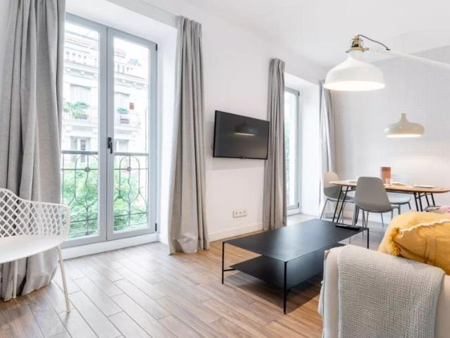 2 bedroom apartment for rent in Ríos Rosas, bills included