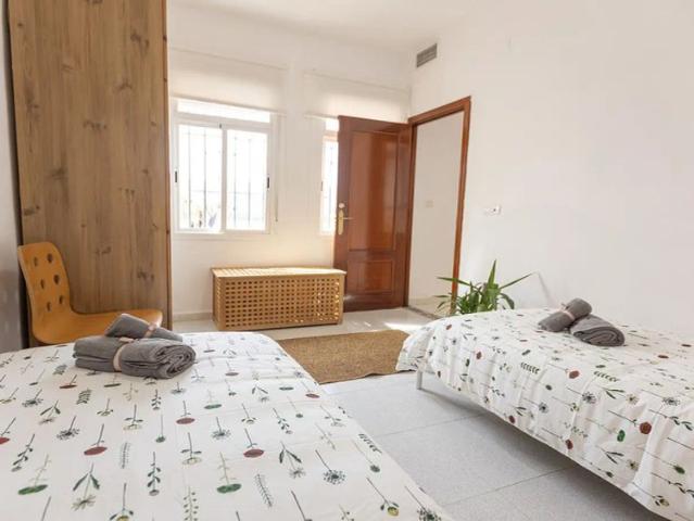 2 bedroom apartment for rent in San Lorenzo, bills included