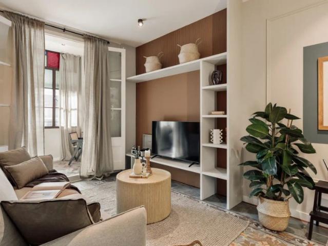 2 bedroom apartment for rent in Sant Antoni, Barcelona