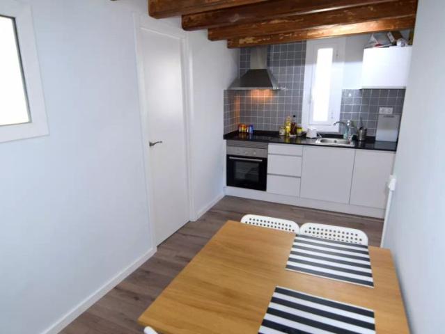 2 bedroom apartment for rent in Sant Antoni, for professionals and students