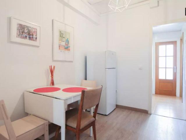 2 bedroom apartment for rent in Sant Antoni suitable for professionals and students