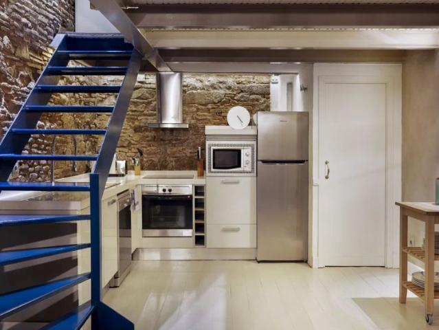 2 bedroom apartment for rent in Sant Pere Santa Caterina i la Ribera, all bills included, perfect for professionals
