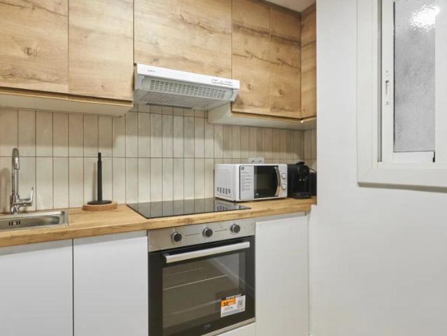 2 bedroom apartment for rent in Sant Pere Santa Caterina i la Ribera, perfect for professionals and students