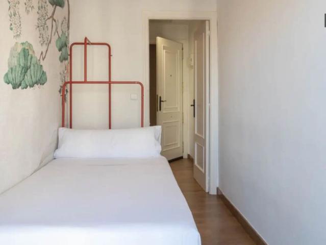 2 bedroom apartment for rent in Sol, bills included