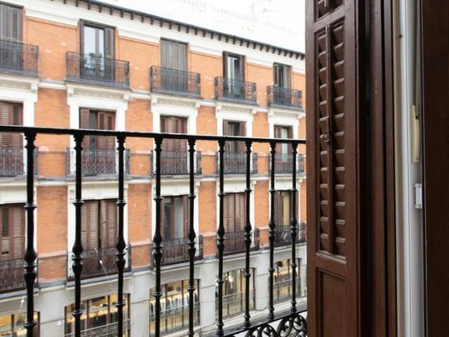 2 bedroom apartment for rent in Sol for professionals and students