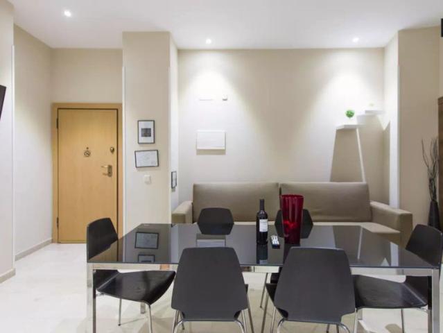 2 bedroom apartment for rent in Sol, Madrid