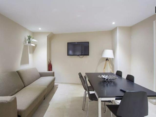 2 bedroom apartment for rent in Sol, Madrid, students and professionals allowed