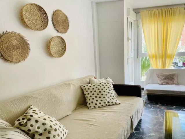 2 bedroom apartment for rent in Torrefiel, bills included