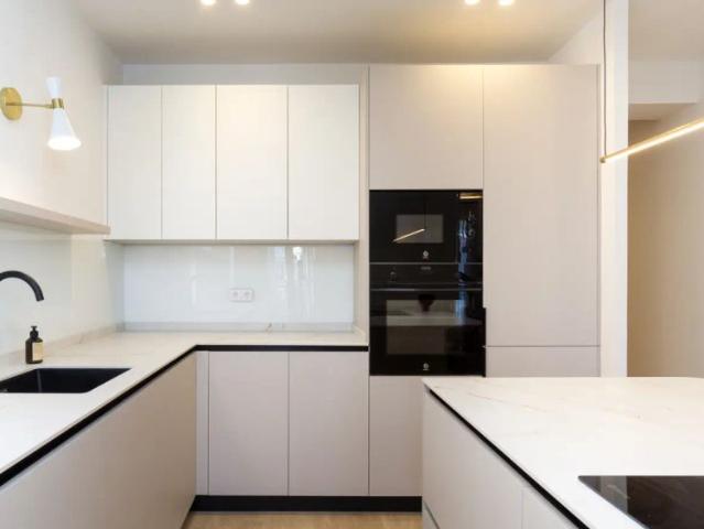 2 bedroom apartment for rent in Trafalgar, bills included