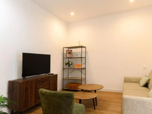 2 bedroom apartment for rent in Trafalgar, bills included