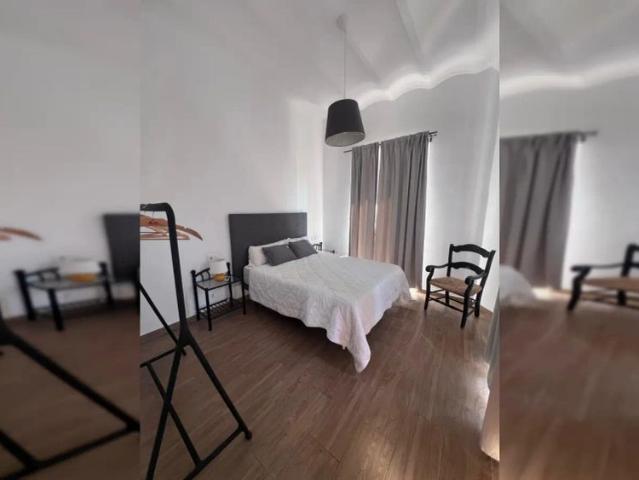 2 bedroom apartment for rent in Triana, no restrictions
