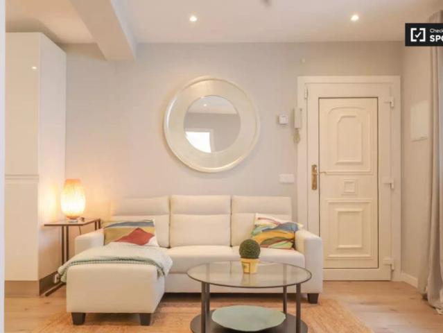 2 bedroom apartment for rent in Valdeacederas