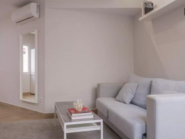 2 bedroom apartment for rent in Valdeacederas