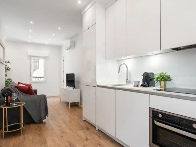 2 bedroom apartment for rent in Valdeacederas, bills included
