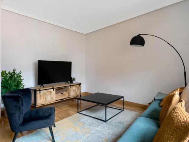 2 bedroom apartment for rent in Valdeacederas, bills included