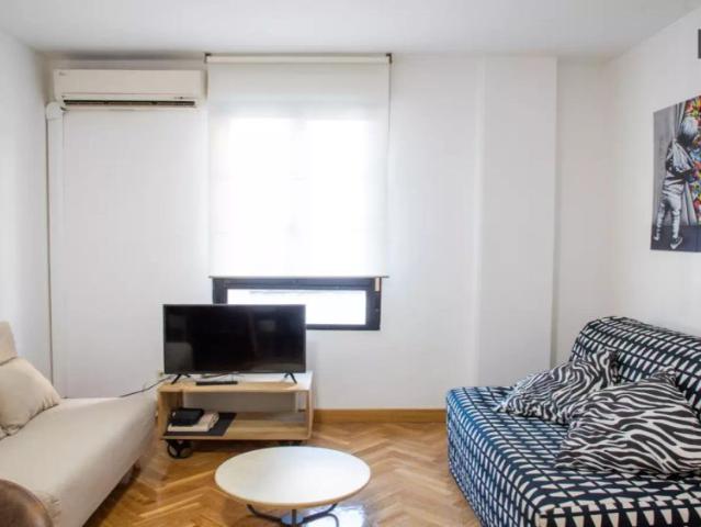 2 bedroom apartment for rent in Valdeacederas, bills included