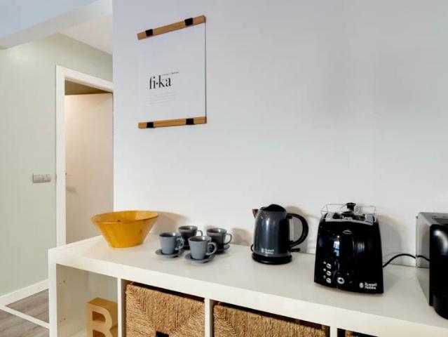 2 bedroom apartment for rent in Vila de Gràcia with all bills included, couples allowed