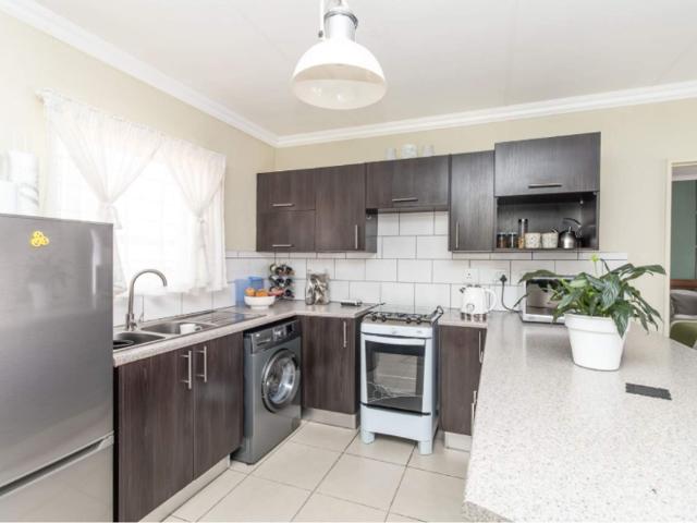 2 Bedroom apartment for Rental in Honeypark Honeydew