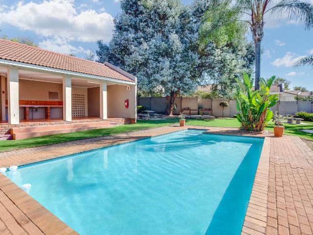 2 Bedroom Apartment For Sale in Magaliessig