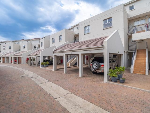 2 Bedroom Apartment For Sale in Northcliff