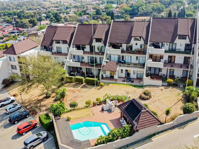 2 Bedroom apartment for sale in Northcliff, Randburg