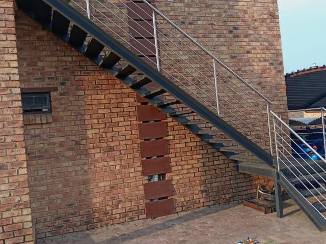 2 Bedroom apartment for sale in Olievenhoutbosch, Centurion