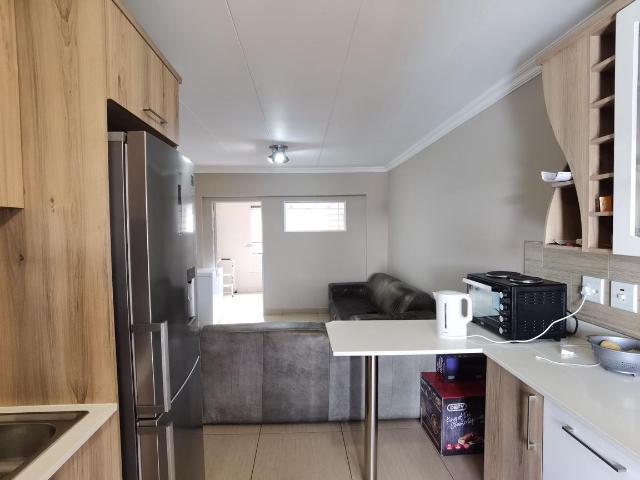 2 Bedroom apartment for sale in Andeon AH, Pretoria