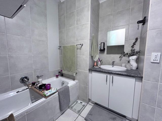 2 Bedroom apartment for sale in Burgundy Estate, Milnerton