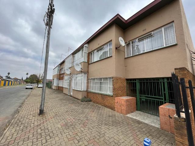 2 Bedroom Apartment For Sale in Brakpan Central