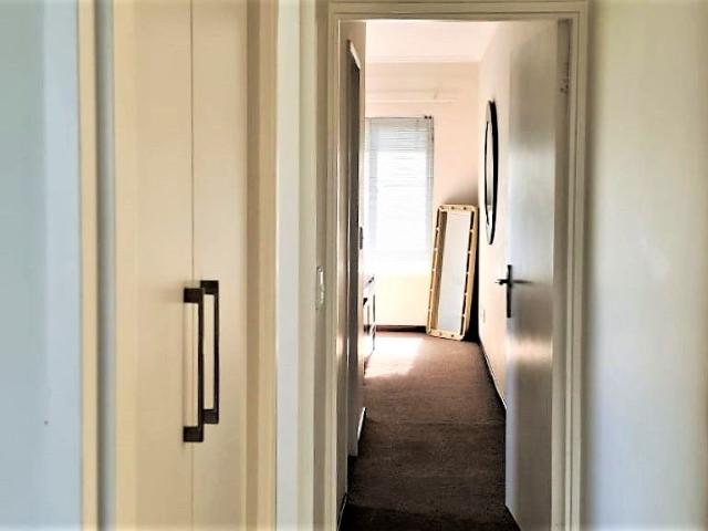 2 Bedroom Apartment For Sale in Bryanston