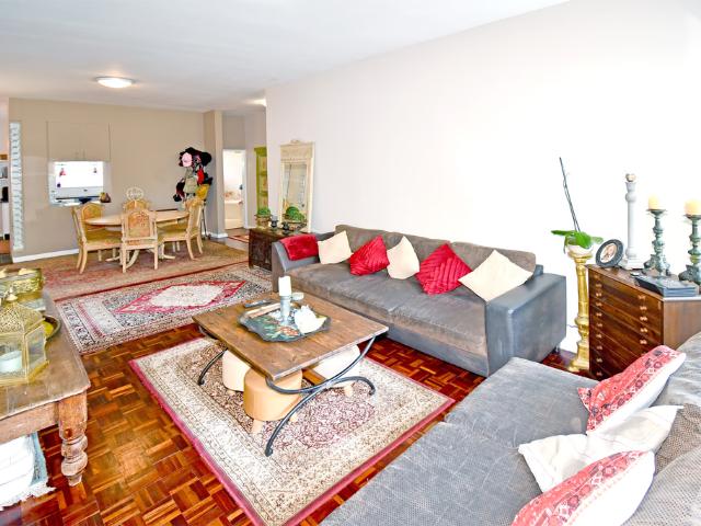 2 Bedroom Apartment For Sale in Craighall Park