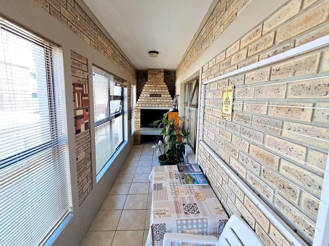 2 Bedroom Apartment For Sale in De Kelders
