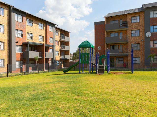 2 Bedroom Apartment For Sale in Heuweloord